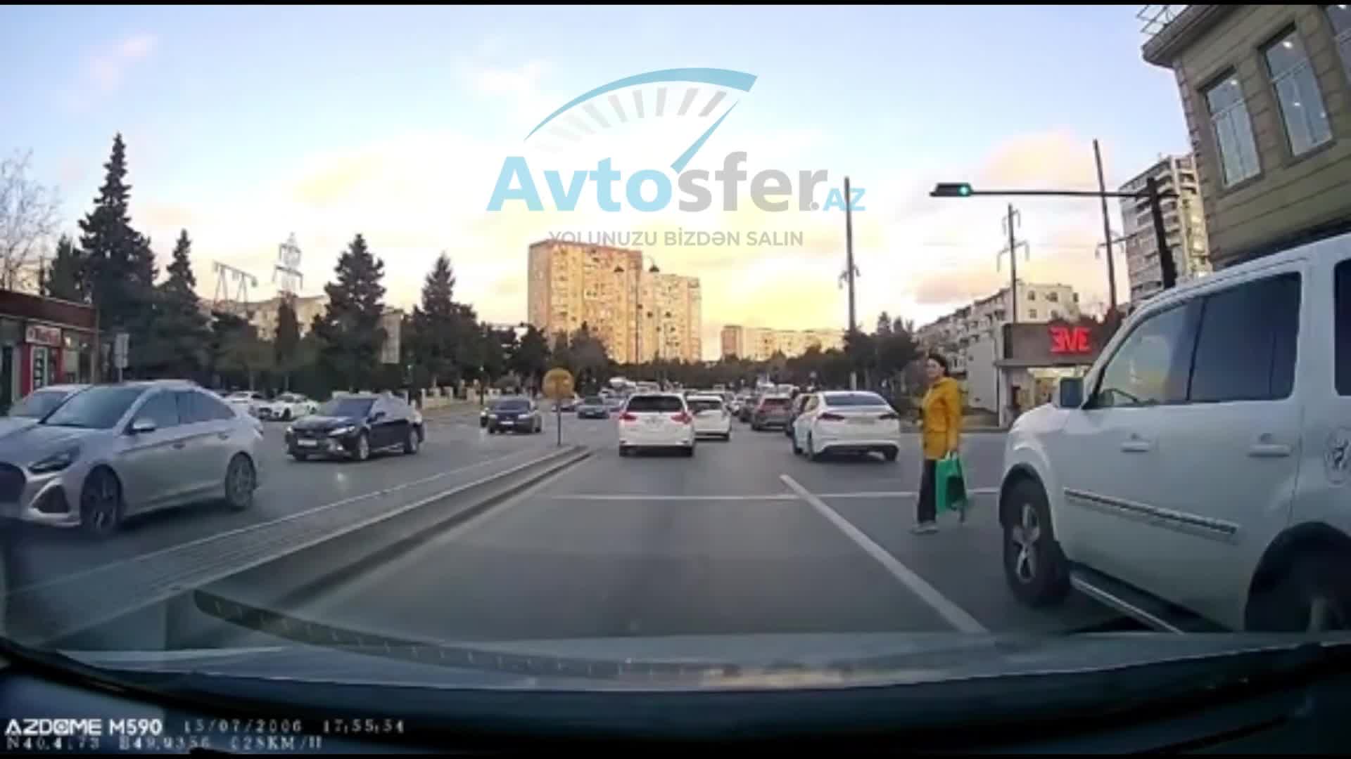 İşıqforu heçə sayan qadın qəzadan son anda qurtuldu