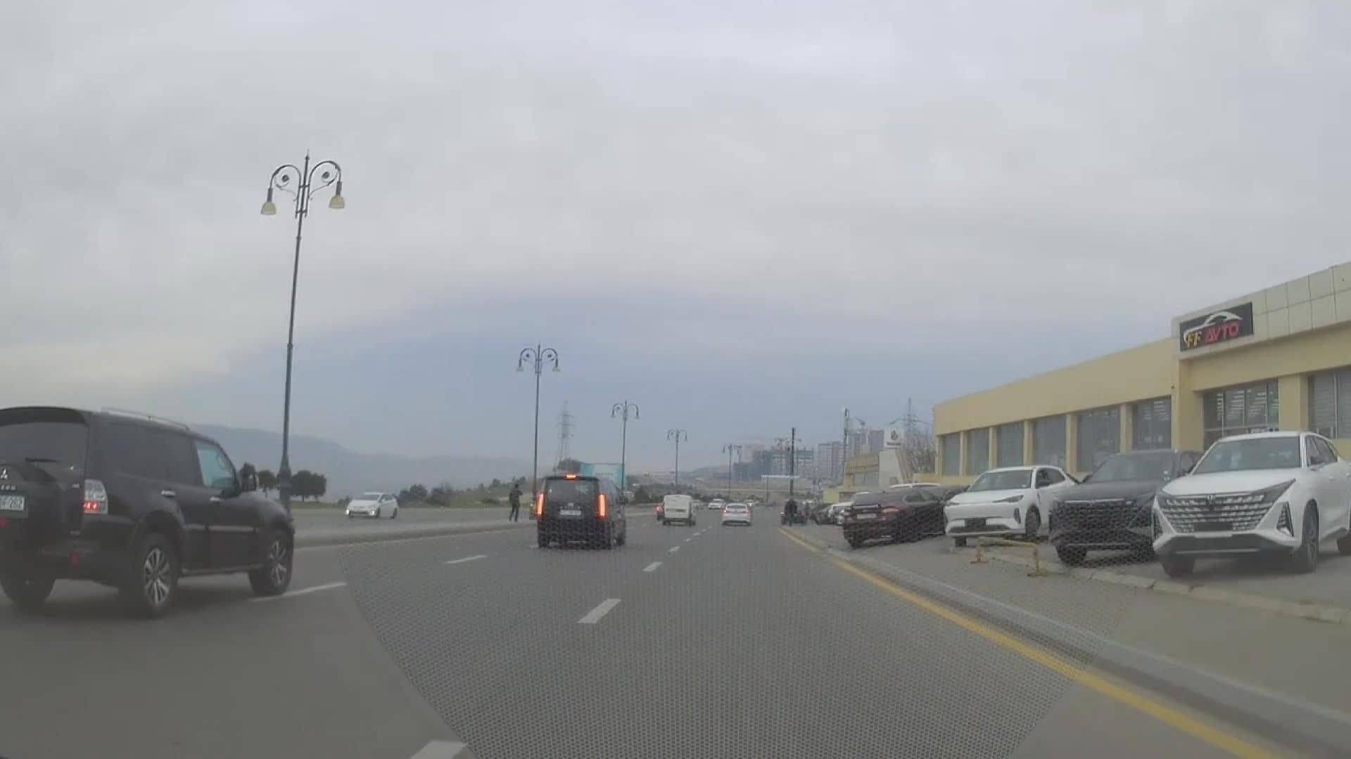 Düzgün zolaqda yerləşməyən sürücü təhlükə yaratdı 