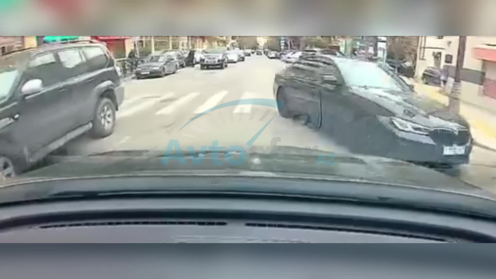 Səbrsiz sürücü əks yola çıxaraq təhlükə yaratdı