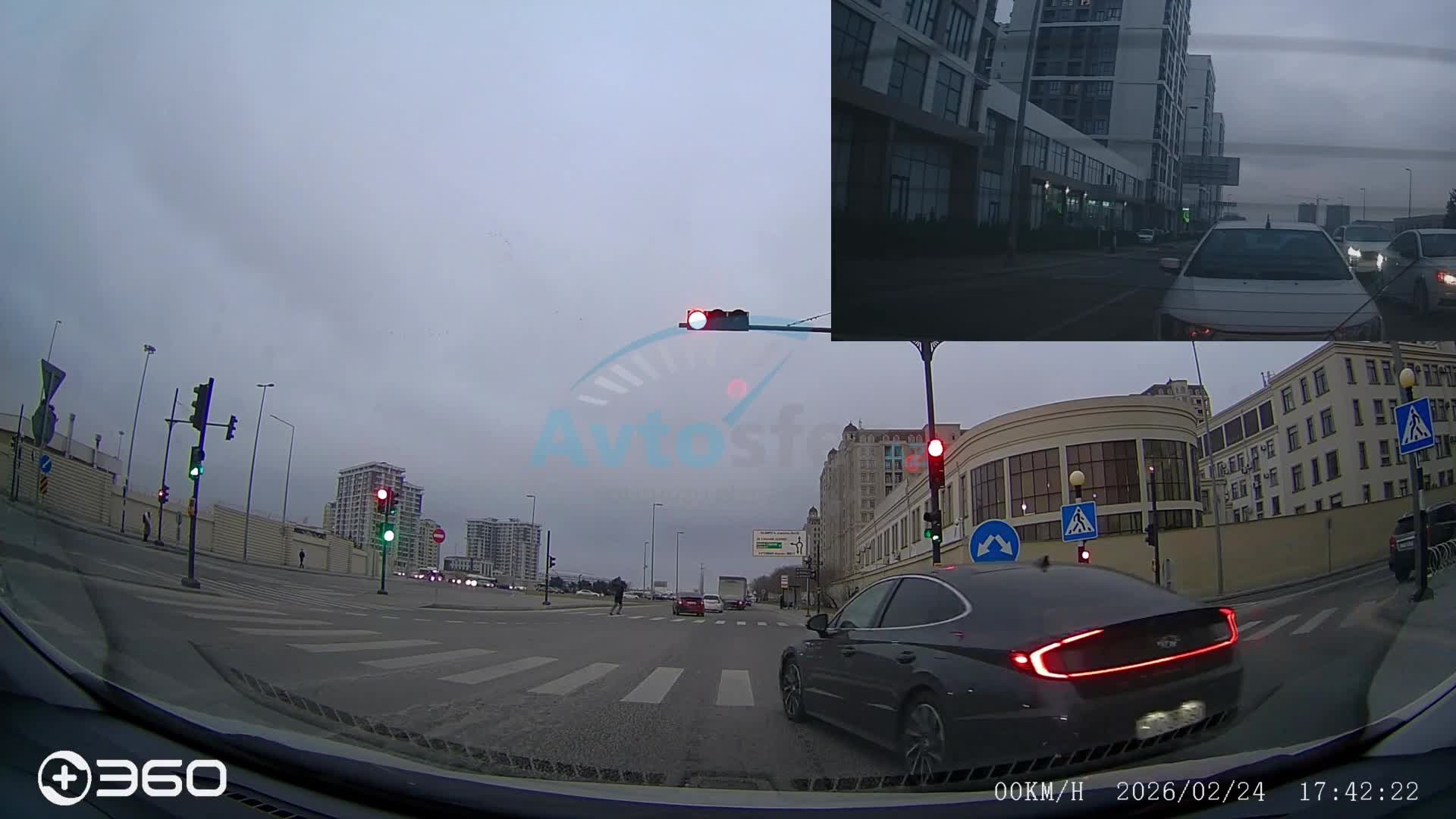 Səhv zolaqda hərəkət edən sürücü qırmızıda keçdi