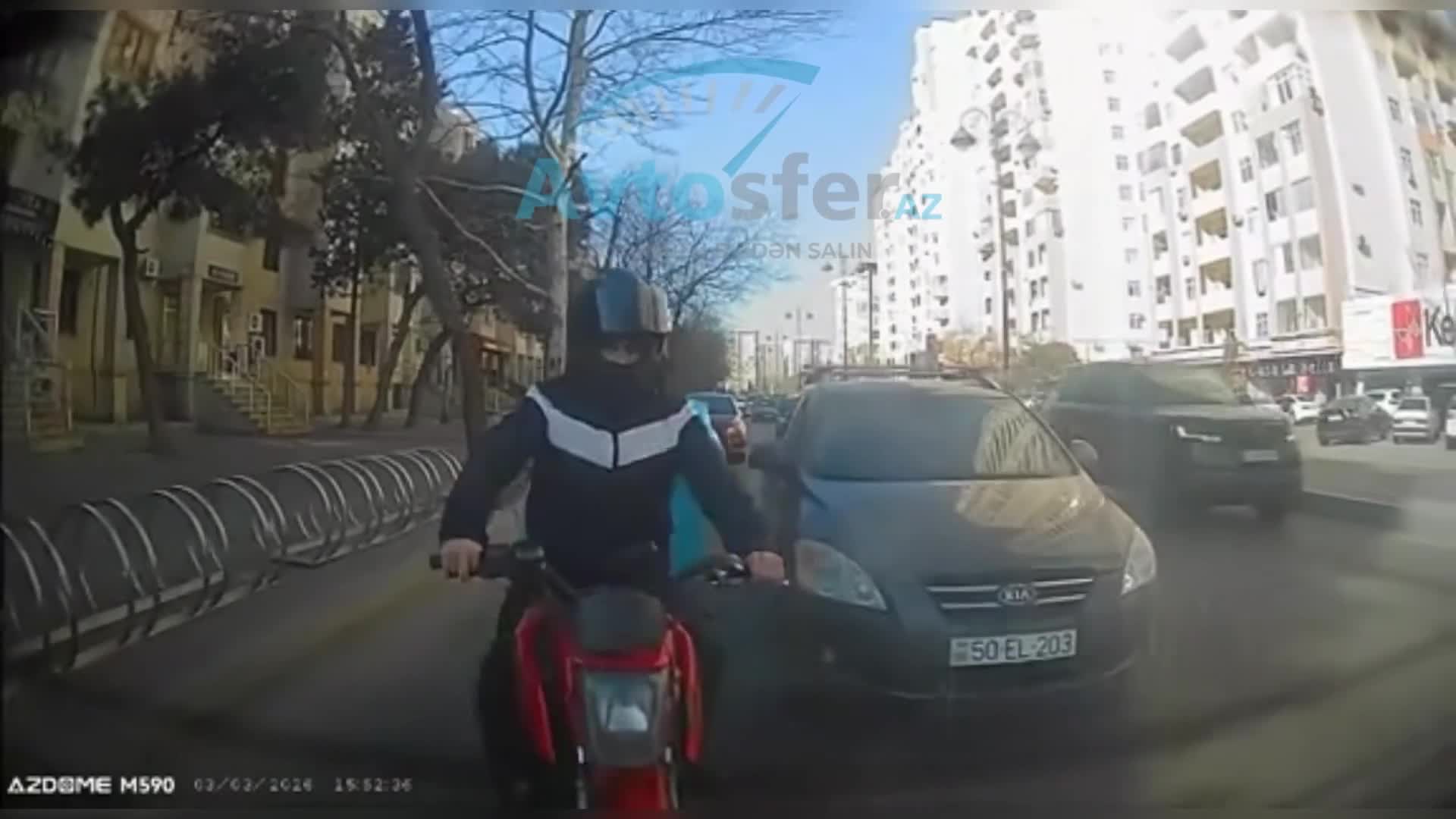 Qəza törədən moto kuryer hadisə yerindən qaçdı 