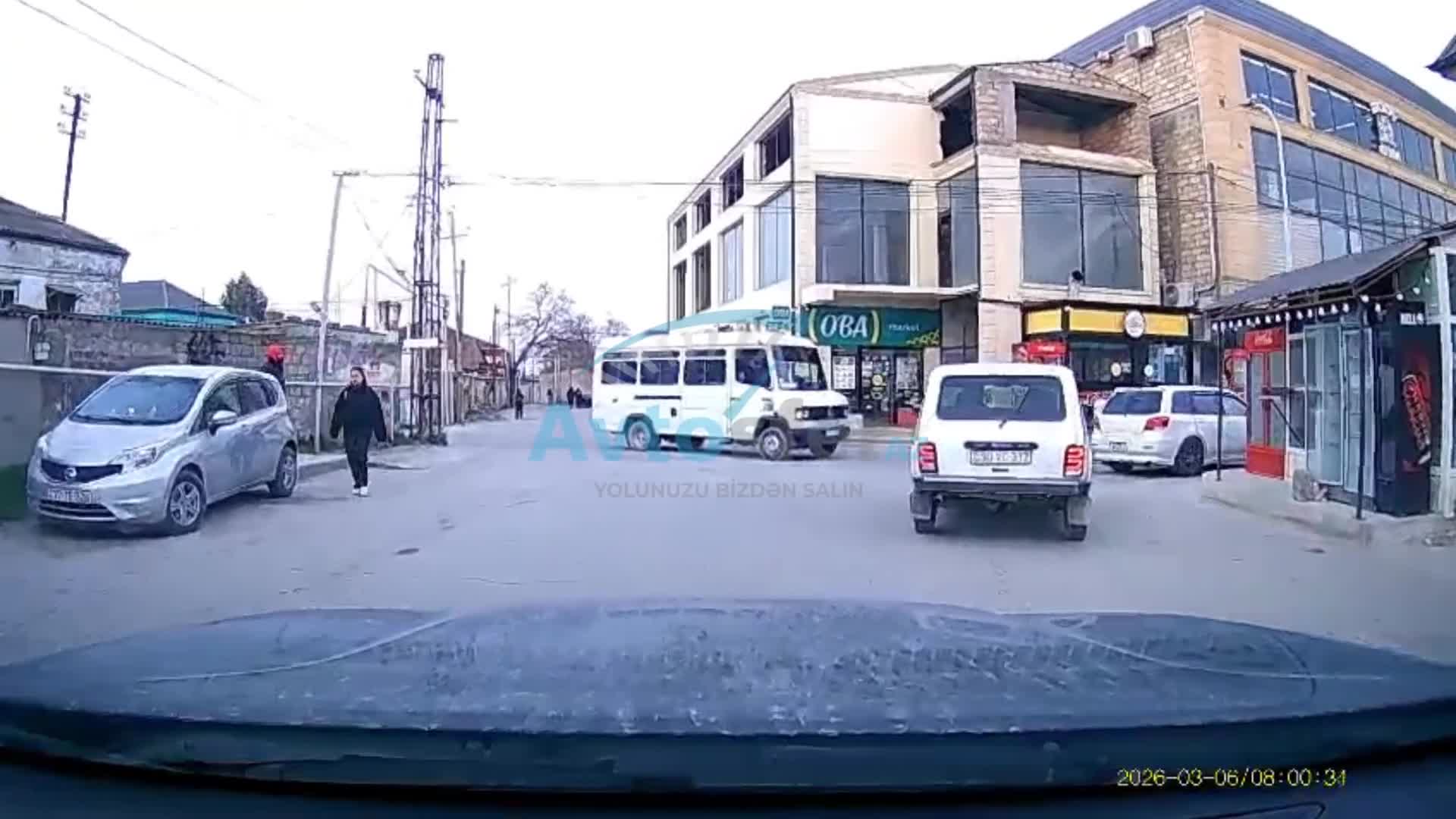 Binədə sürücüdən təhlükəli hərəkət 