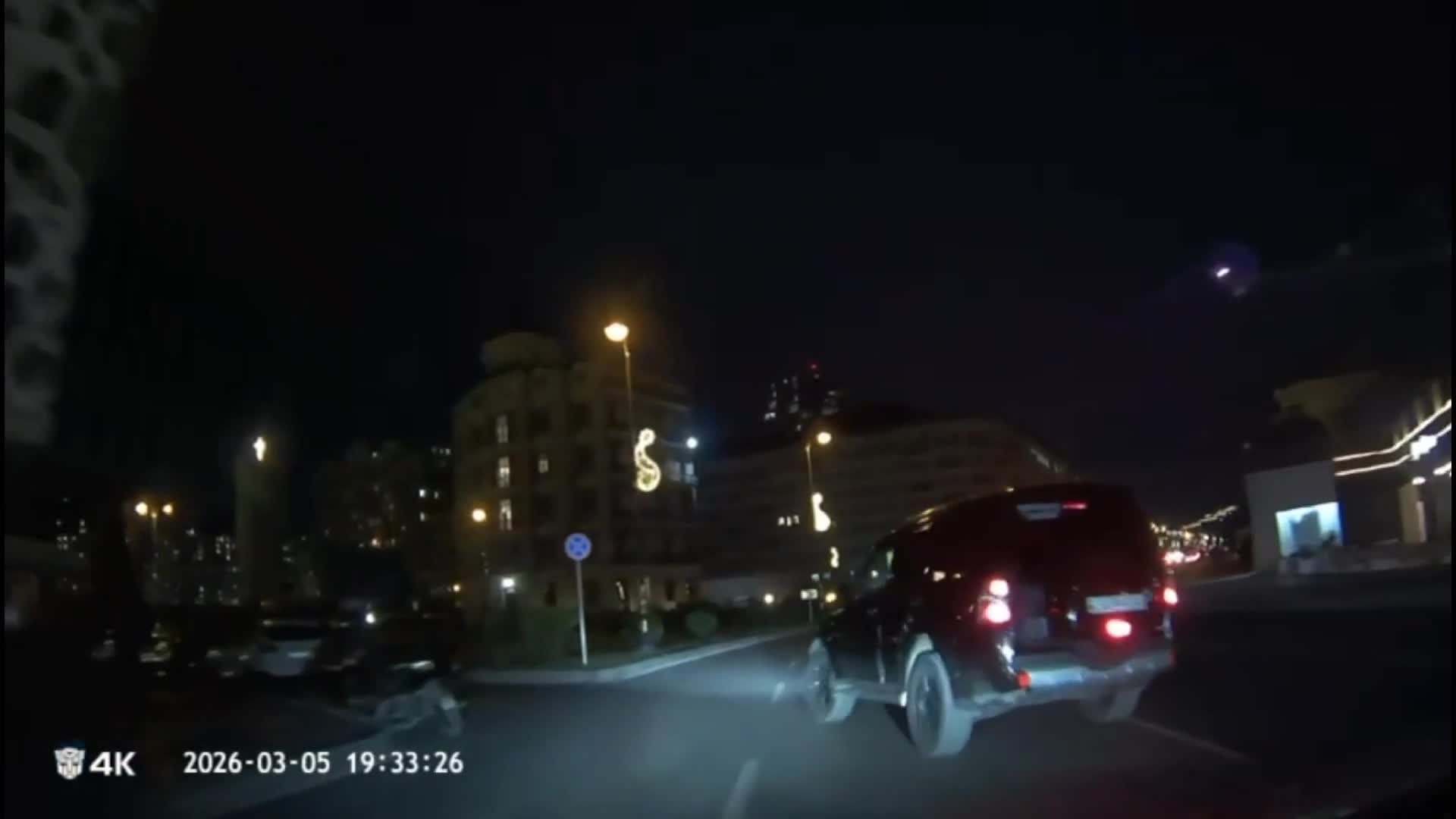 Düzünə getdiyi zolaqdan qəfil sola dönüb qəza şəraiti yaratdı 