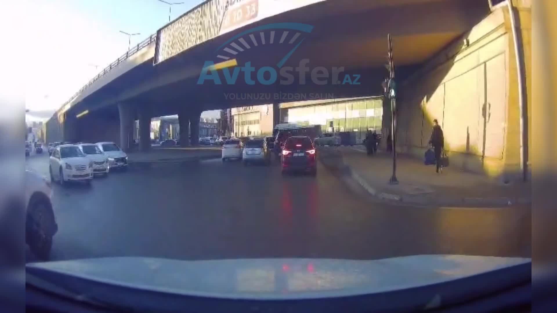 Qəza şəraiti yaradan avtobus sürücüsü qarşı tərəfi haqsız çıxardı