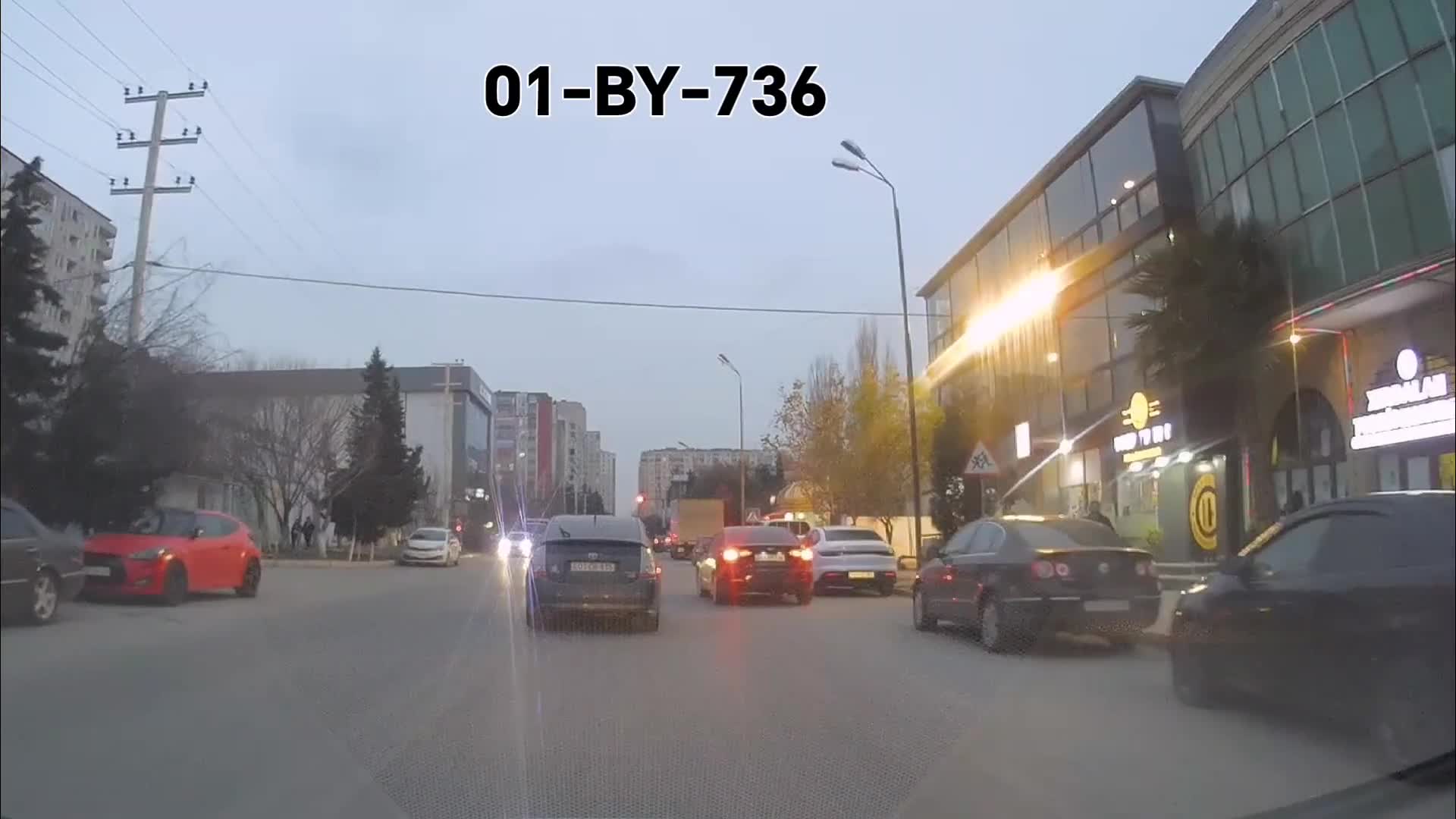 Boş yerə sığmayan sürücü ikinci cərgəni zəbt etdi