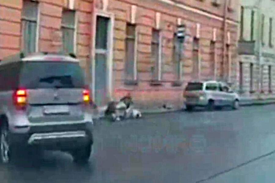 Toqquşmadan yayınan “Opel” dayanacaqdakı 3 nəfəri vurub