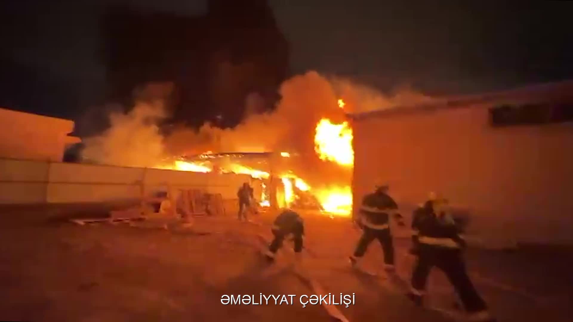 Binəqədidə mebel sexində yanğın