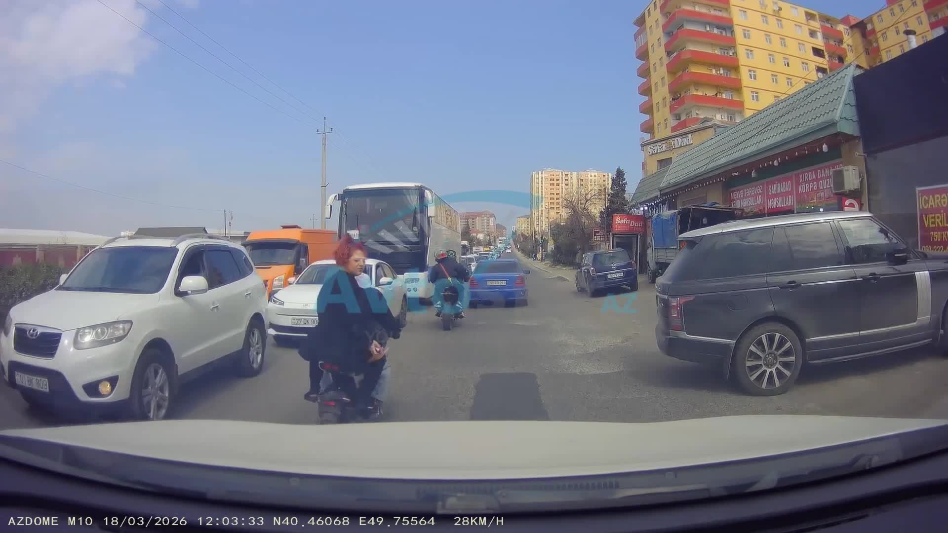 Moped sürücüləri yol boyu qəza şəraiti yaratdı