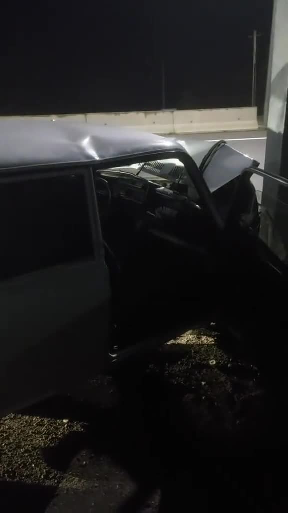 Ağstafada "07" dirəyə çırpıldı - Xəsarət alan var - VİDEO