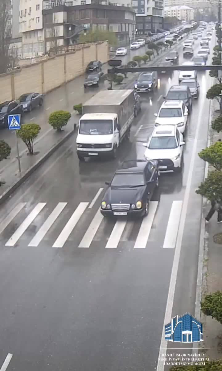 Bakıda yağışlı havada baş verən qəza