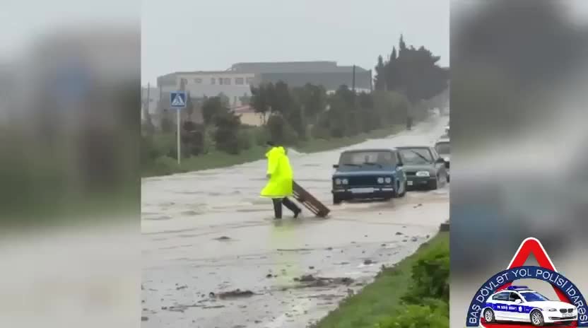 Aramsız yağan yağışların yaratdığı çətinliklər aradan qaldırılır