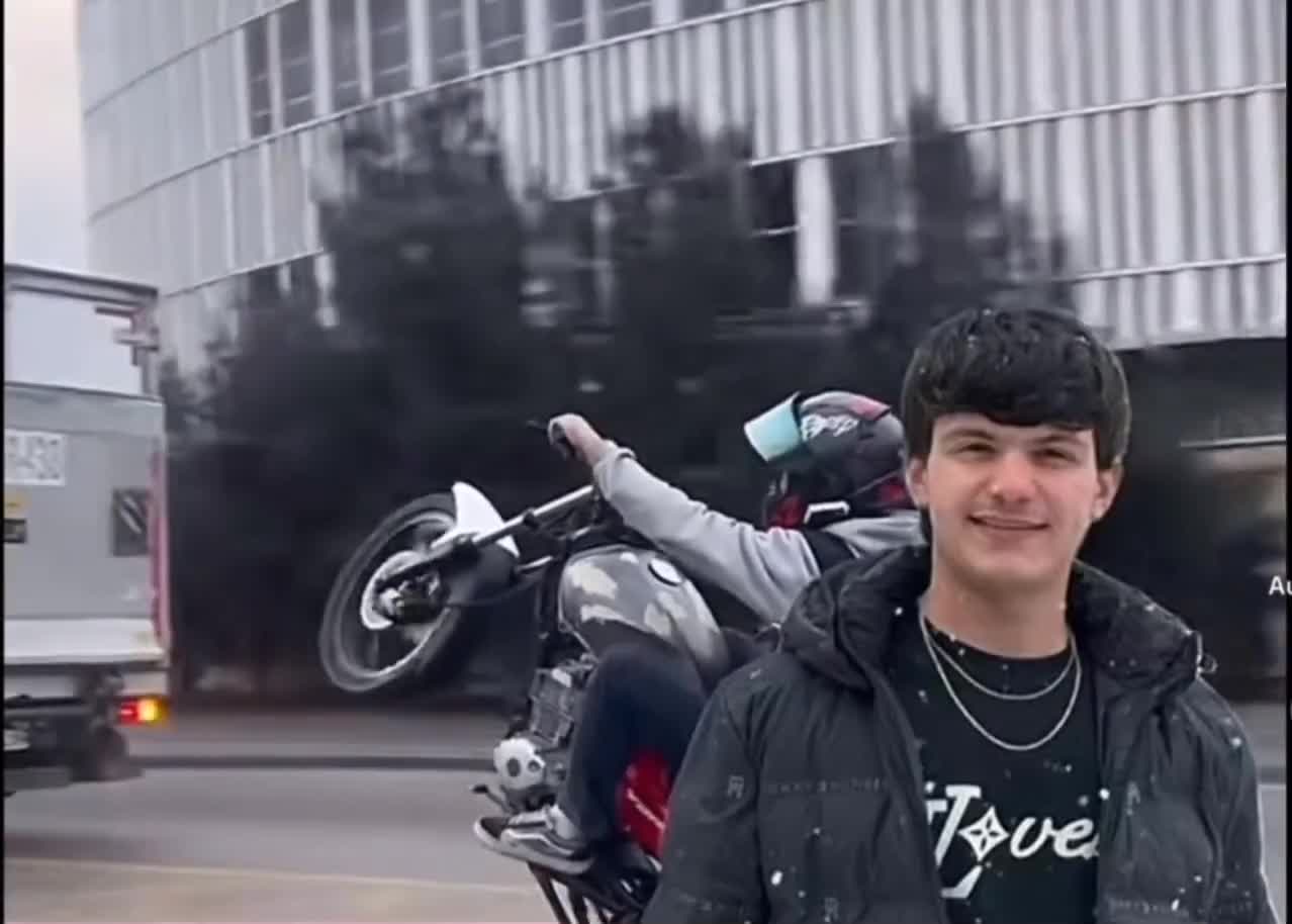 təhlükəli manevrlər edən motosiklet sürücüsü CƏZALANDIRILDI