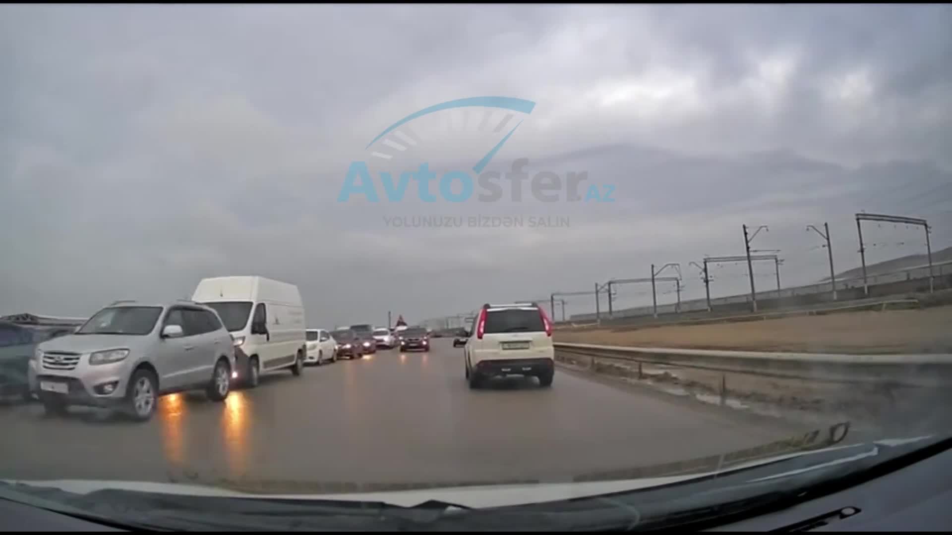 Qaydaları “çeynəyən” sürücülər ard-arda qəza şəraiti yaratdı