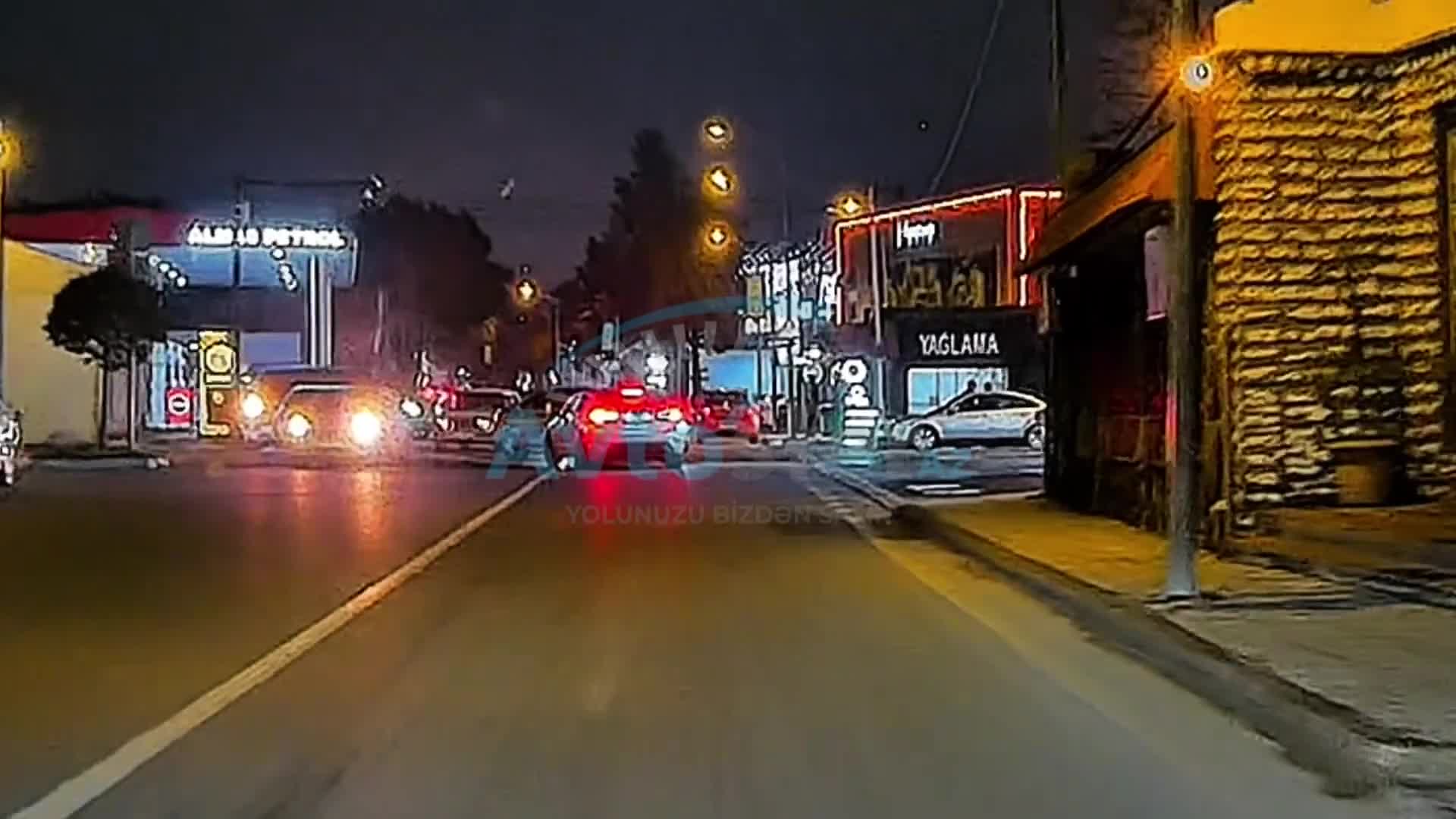 Riskli manevr edən “BMW” sürücüsü az qala qəza törədirdi