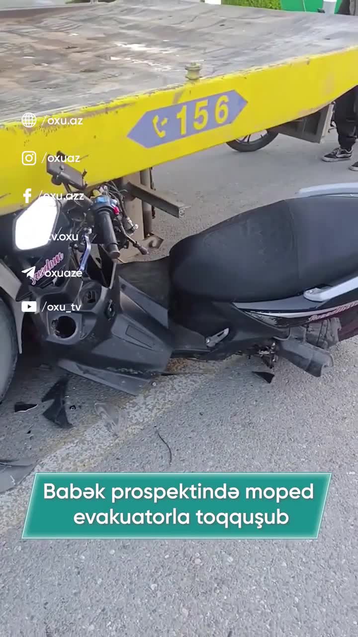 Babək prospektində moped evakuatora çırpıldı
