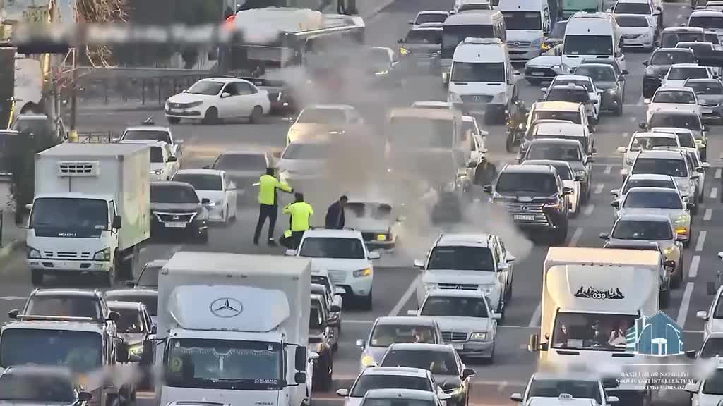 Paytaxtın əsas küçələrindən birində avtomobil yanıb