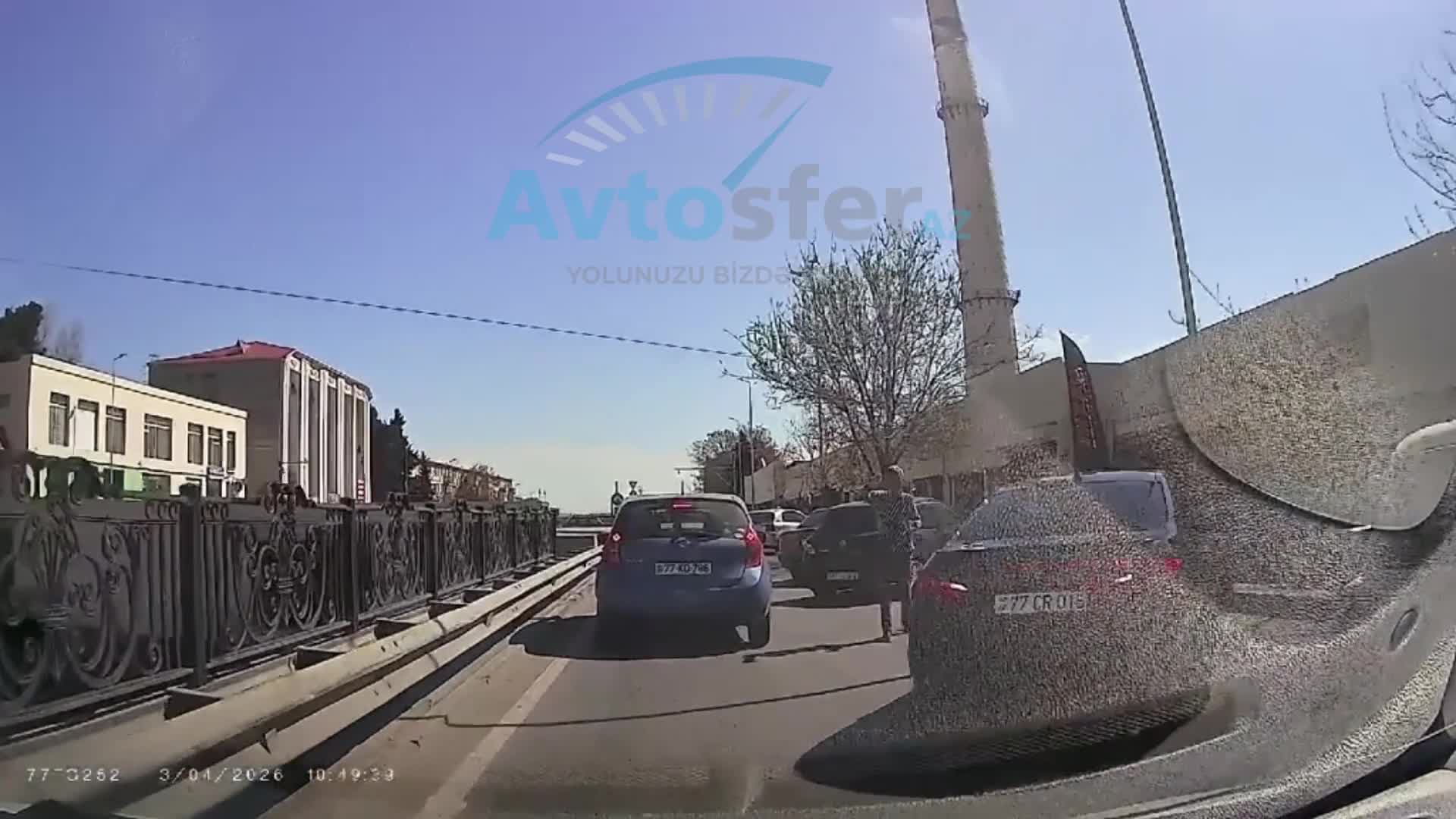 Bakıda yolu qaçaraq keçən məktəbli maşına çırpıldı