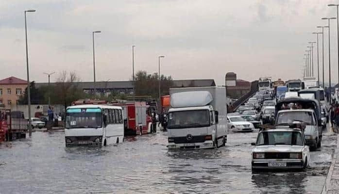 Bakını yenə su basdı