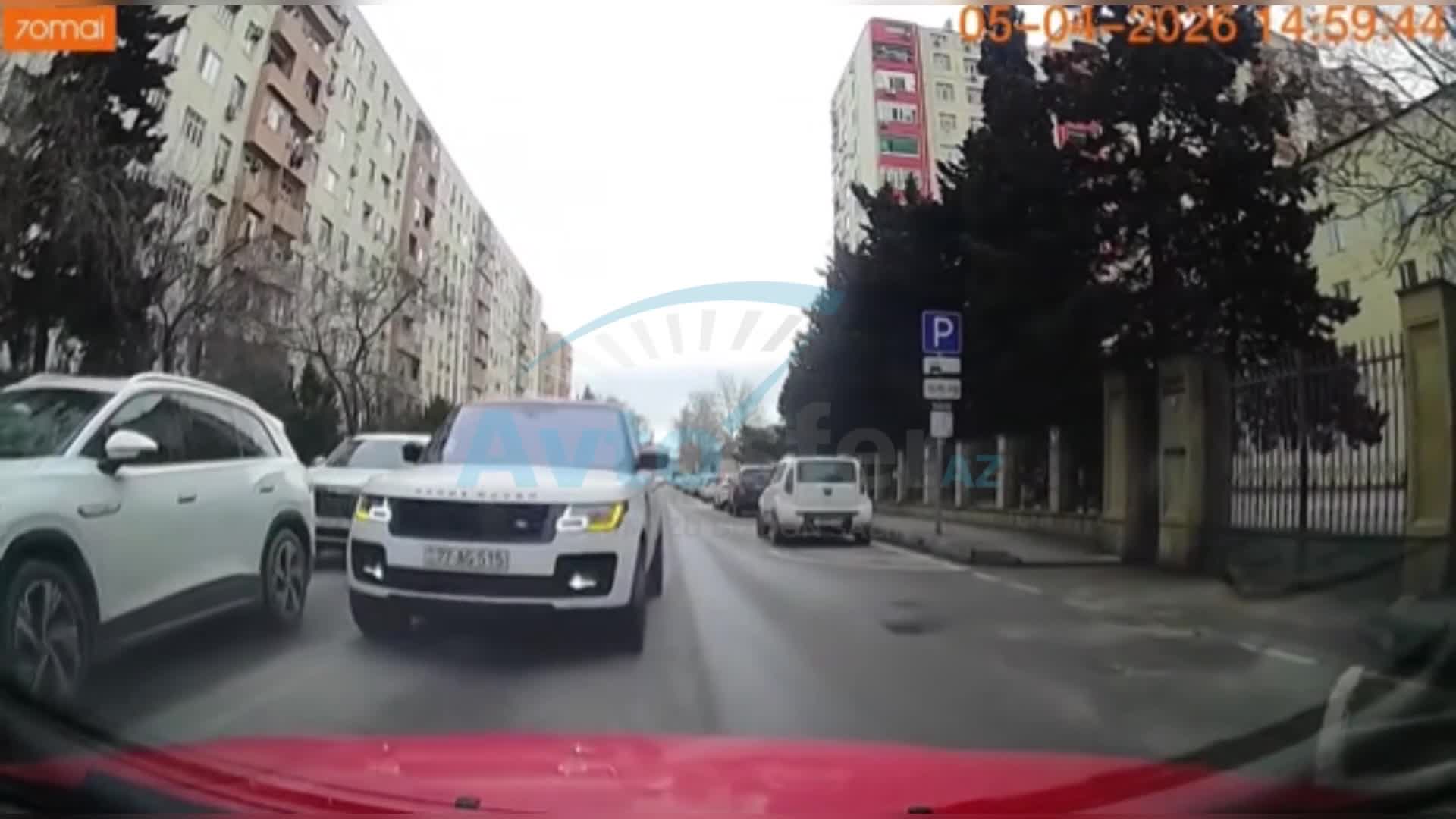 Bakıda “Range Rover” sürücüsü əks yola çıxıb qalmaqal yaratdı