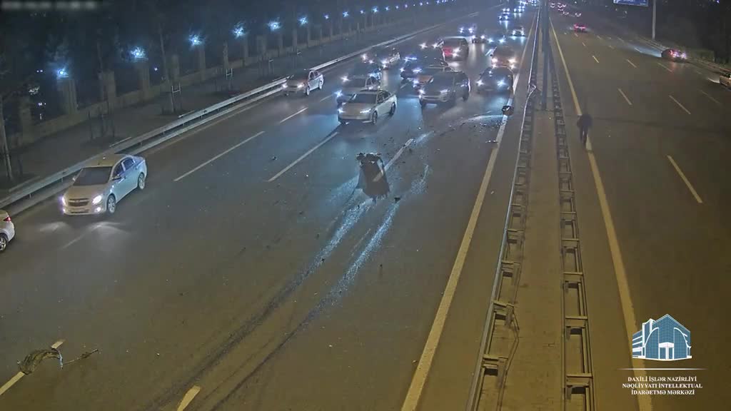 Ara məsafəsi saxlamayan sürücü ağır qəzaya düşdü 