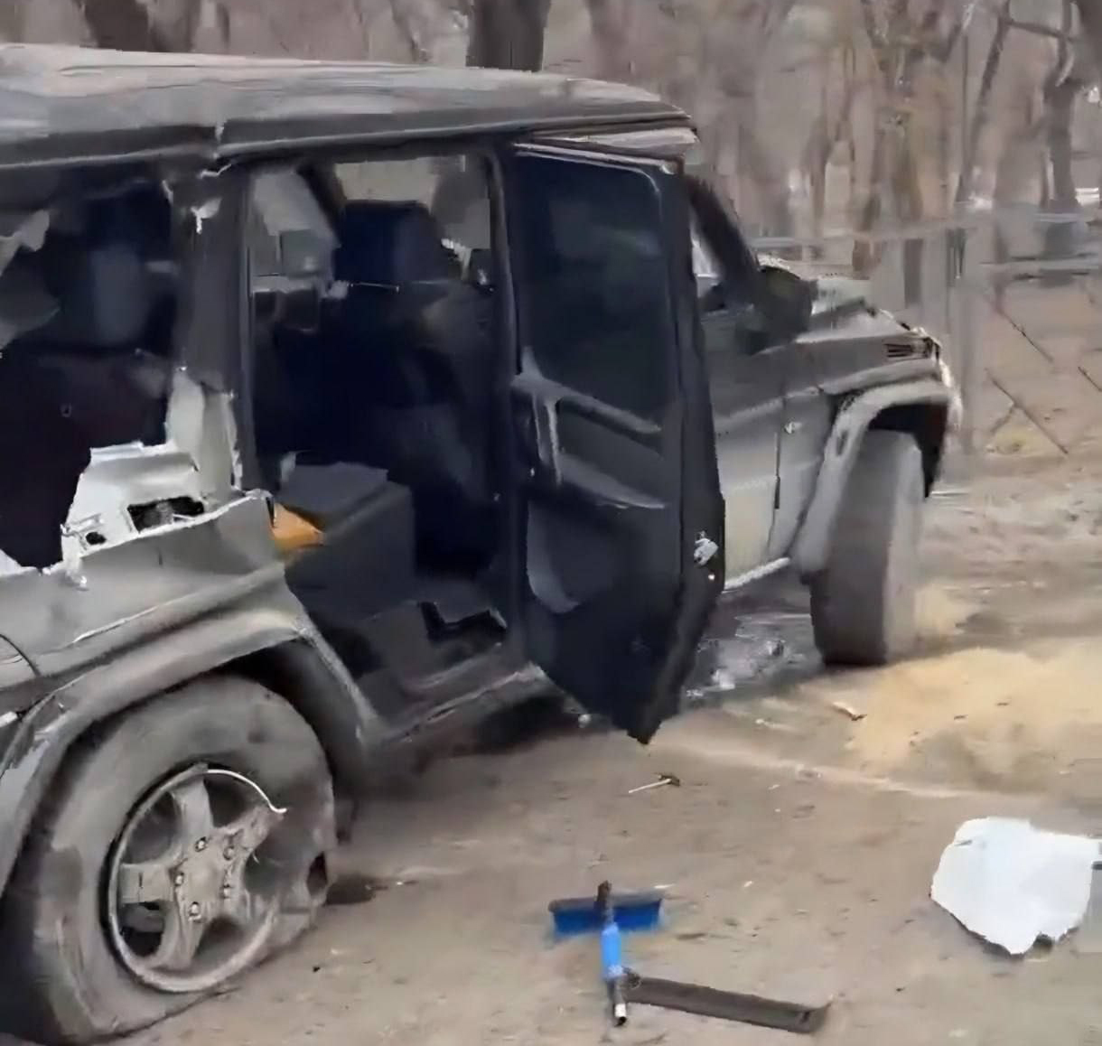 Qırmızıdan keçən "Gelandewagen" "Toyota"a ilə toqquşdu