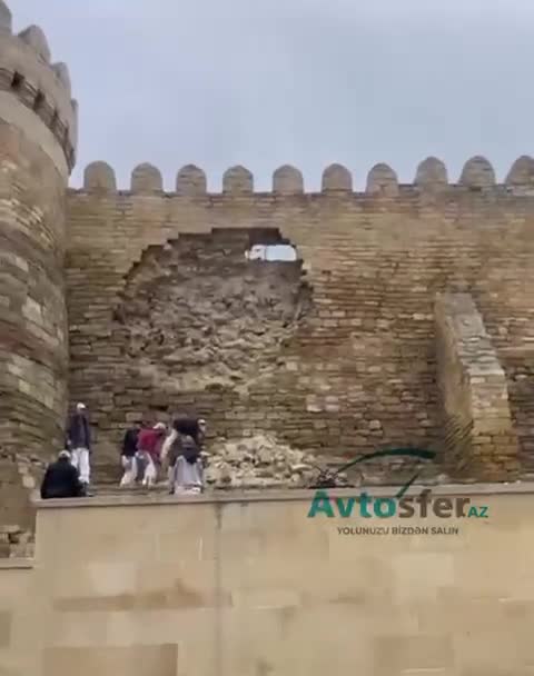 İçərişəhərdə qala divarında uçqun