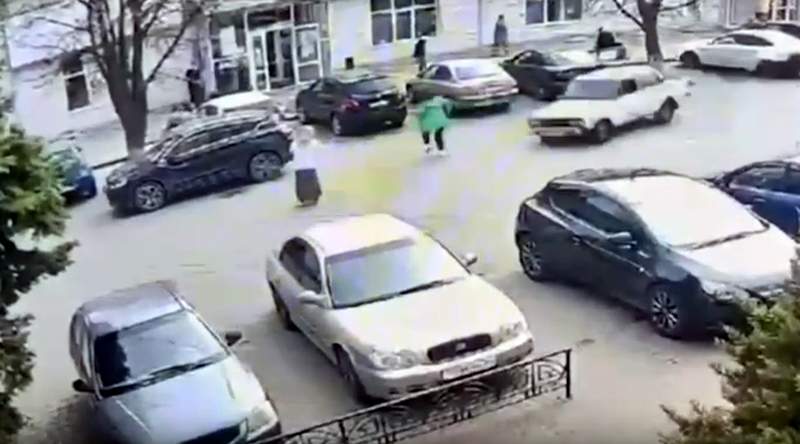 Keçiddən keçməyən 72 yaşlı qadını maşın vurub öldürdü