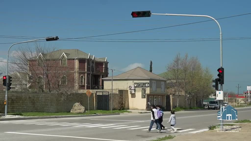 Sadəcə bir düyməni sıxmaqla yolu təhlükəsiz keçirlər