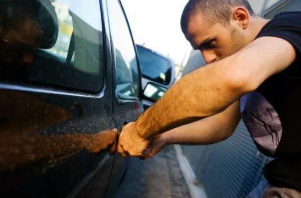 “Təcili evə getməliyəm” deyib başqasının maşınını ...