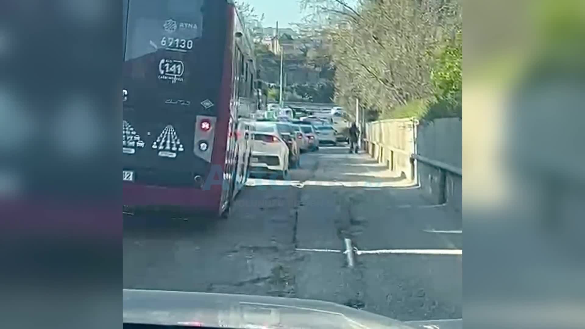 Yeni Ramana yolunda uzun çuxurlar avtomobillərə ziyan vurur