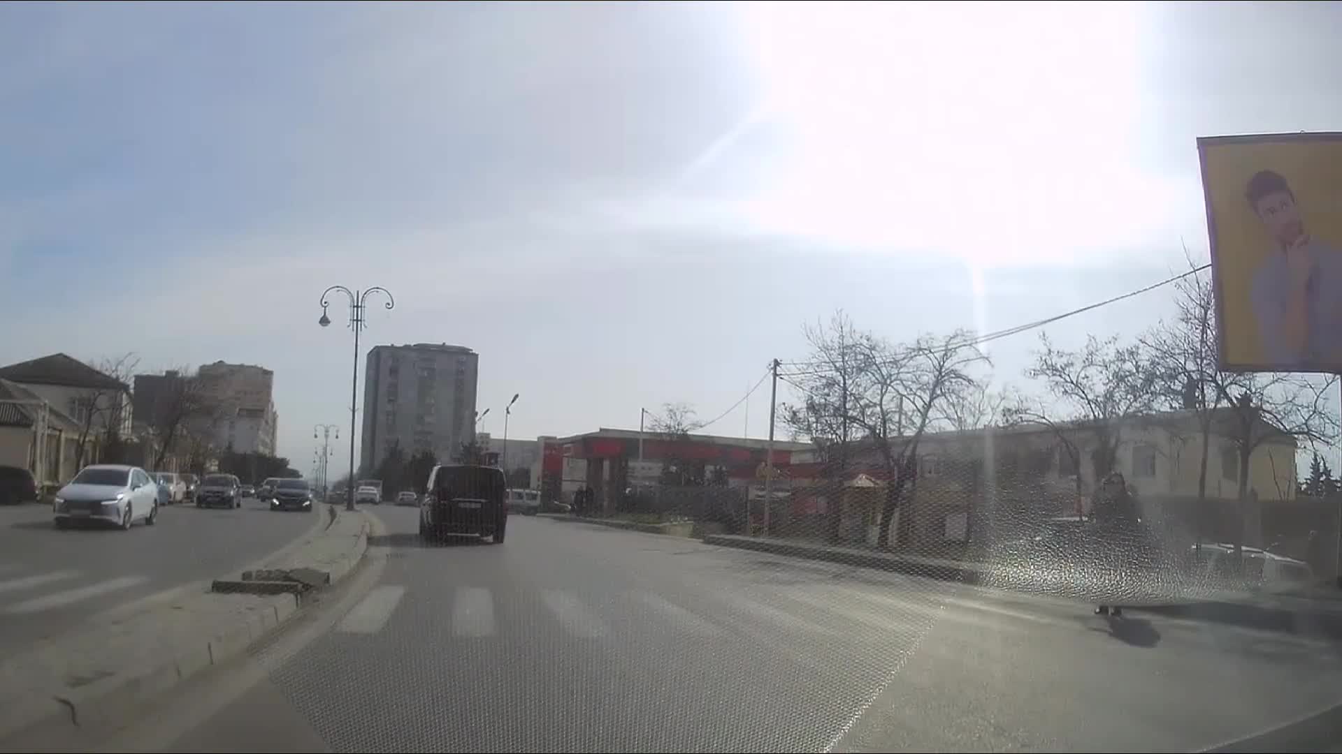 Sürücü keçidi keçən qadına yol vermədi