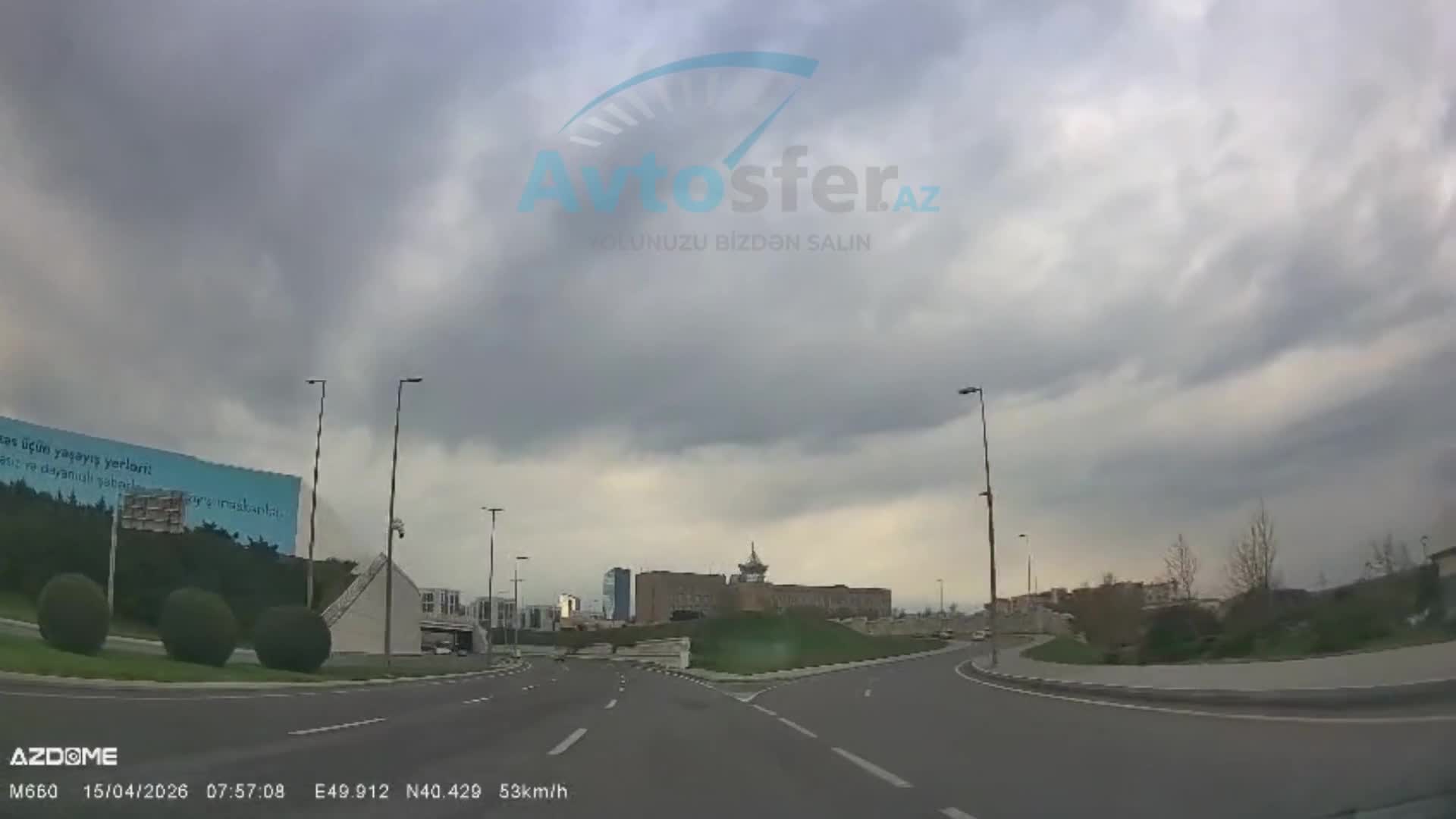 Birbaşa ən sağ zolağa atılan sürücü 