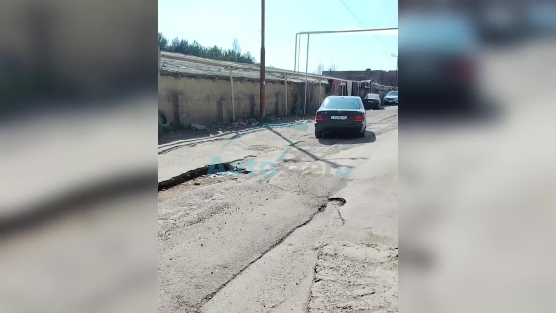 Biləcəridə yol örtüyü çöküb