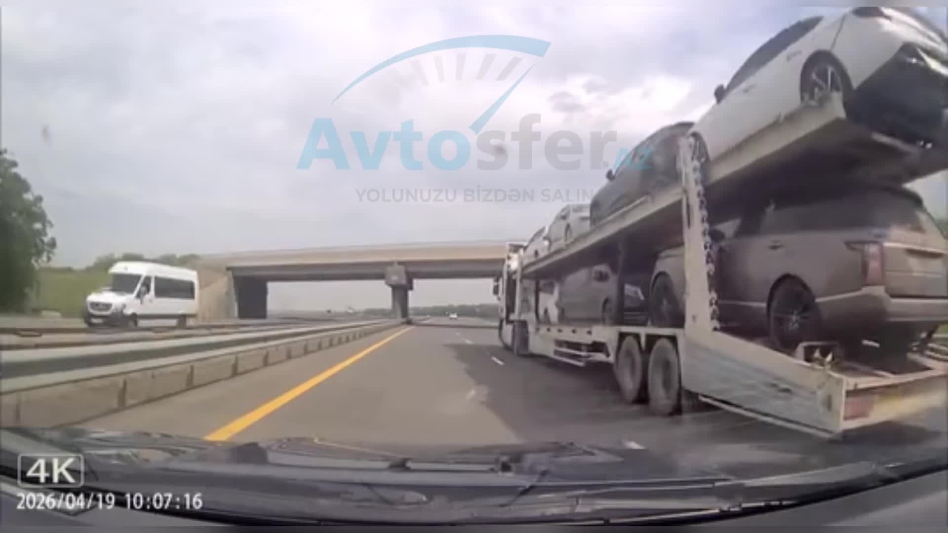 Əks yola çıxan sürücü qarşıdan gələnləri təhlükəyə atdı 