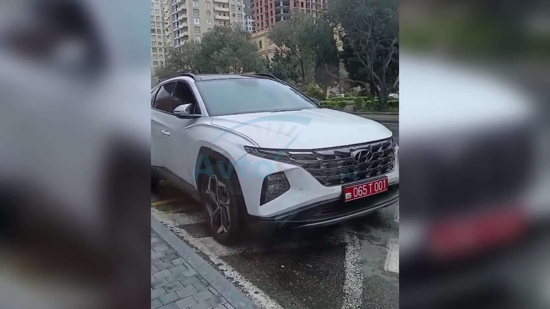 Plazanın qarşısında eyni mənzərə