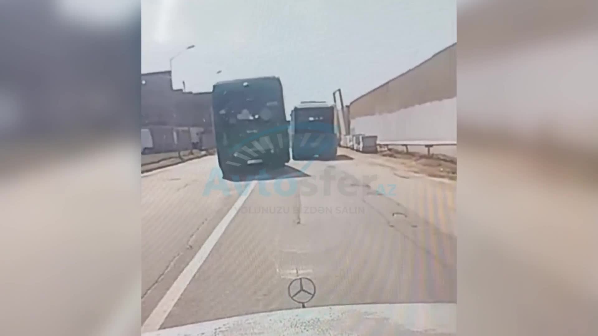 Sərnişin dolu avtobusla əks yola çıxan sürücü 