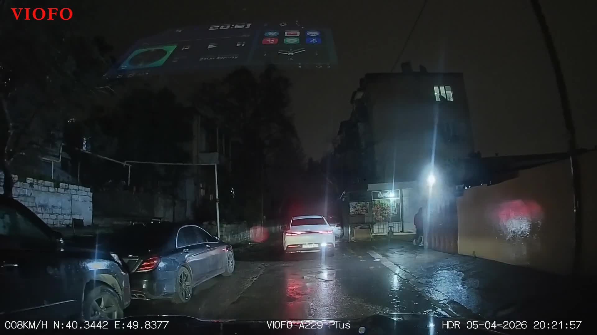 Maşını pilləkənlə düşürmək istəyən sürücü 