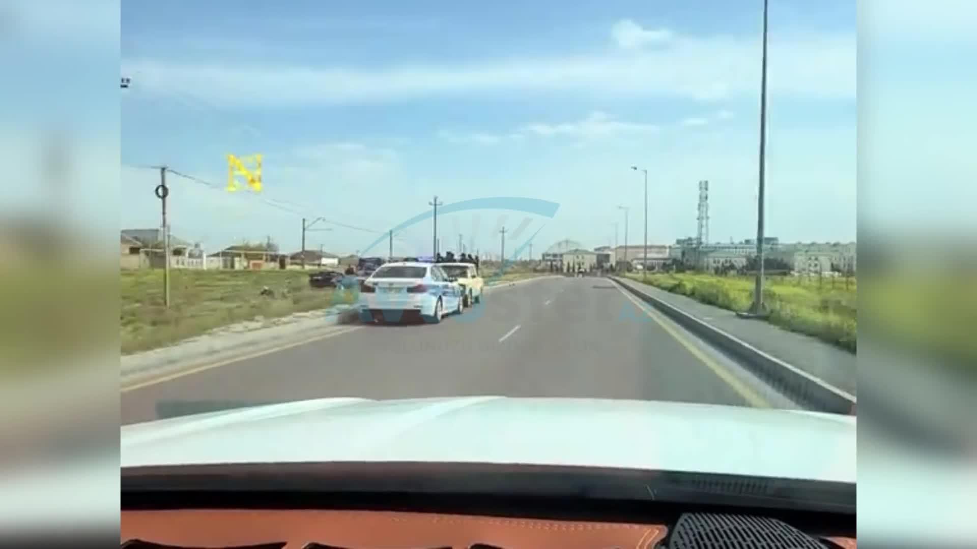 Hövsanda idarəetmədən çıxan “BMW” dərəyə yuvarlandı