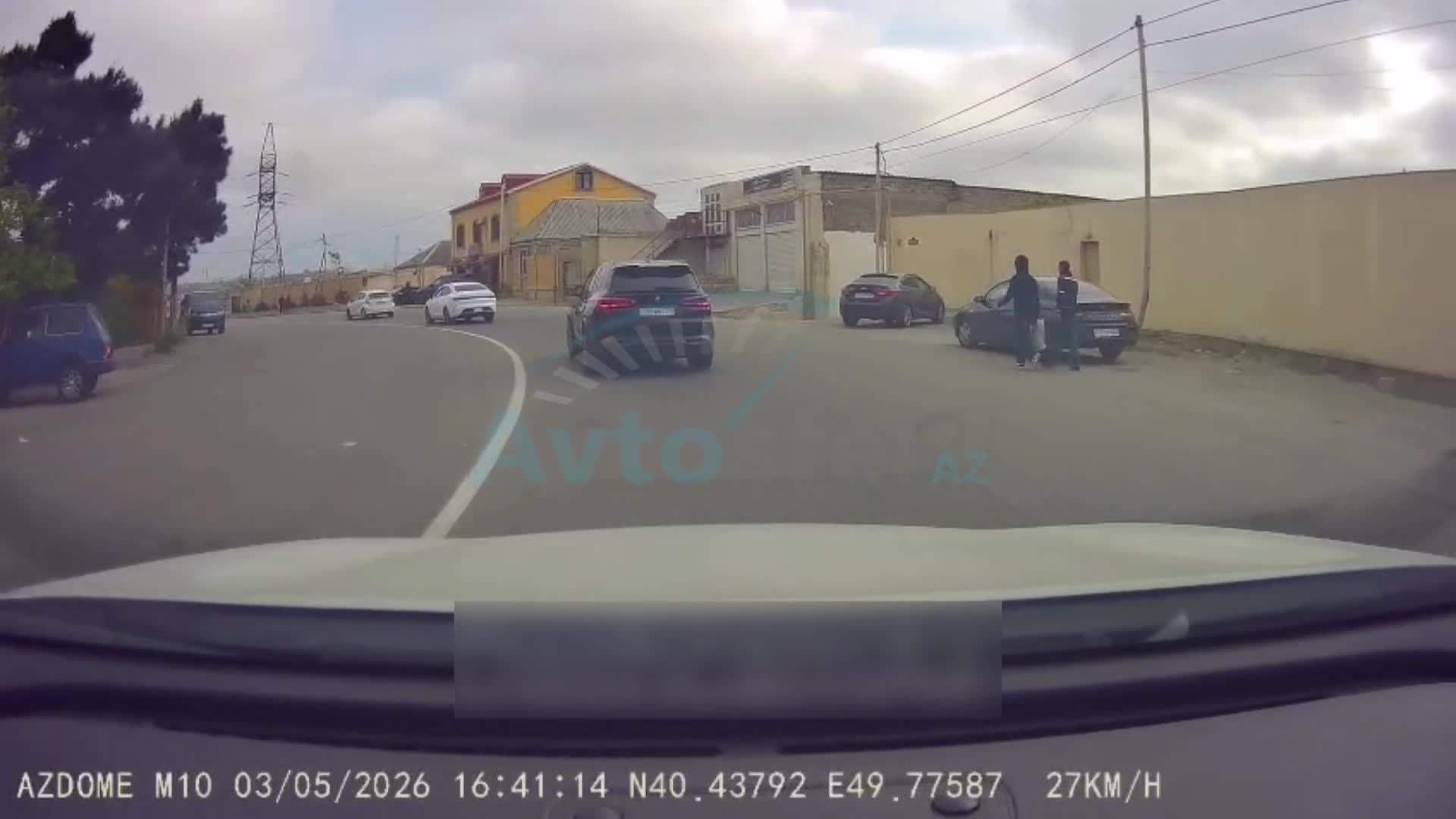 Zəbt olunmuş səki piyadaları və sürücüləri təhlükəyə atır