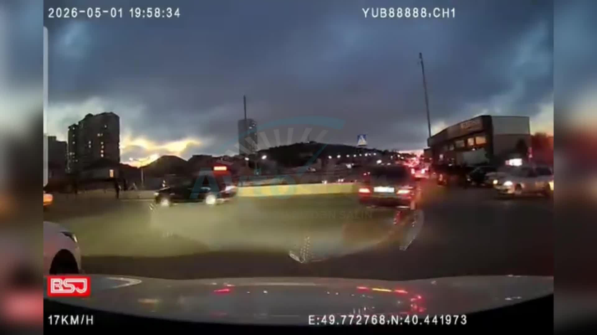 Xırdalanda sürücü maşını keçiddən keçən piyadanın üstünə sürdü