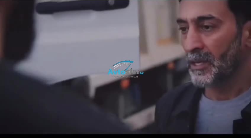 “Qurban olum, bir övladım var, maşını saxla”