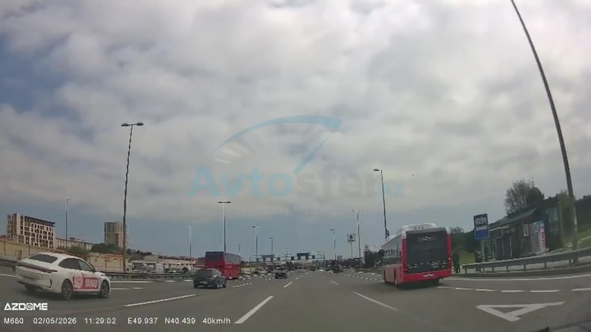 Ən sağa manevr edən sürücülər qəza riski yaratdı