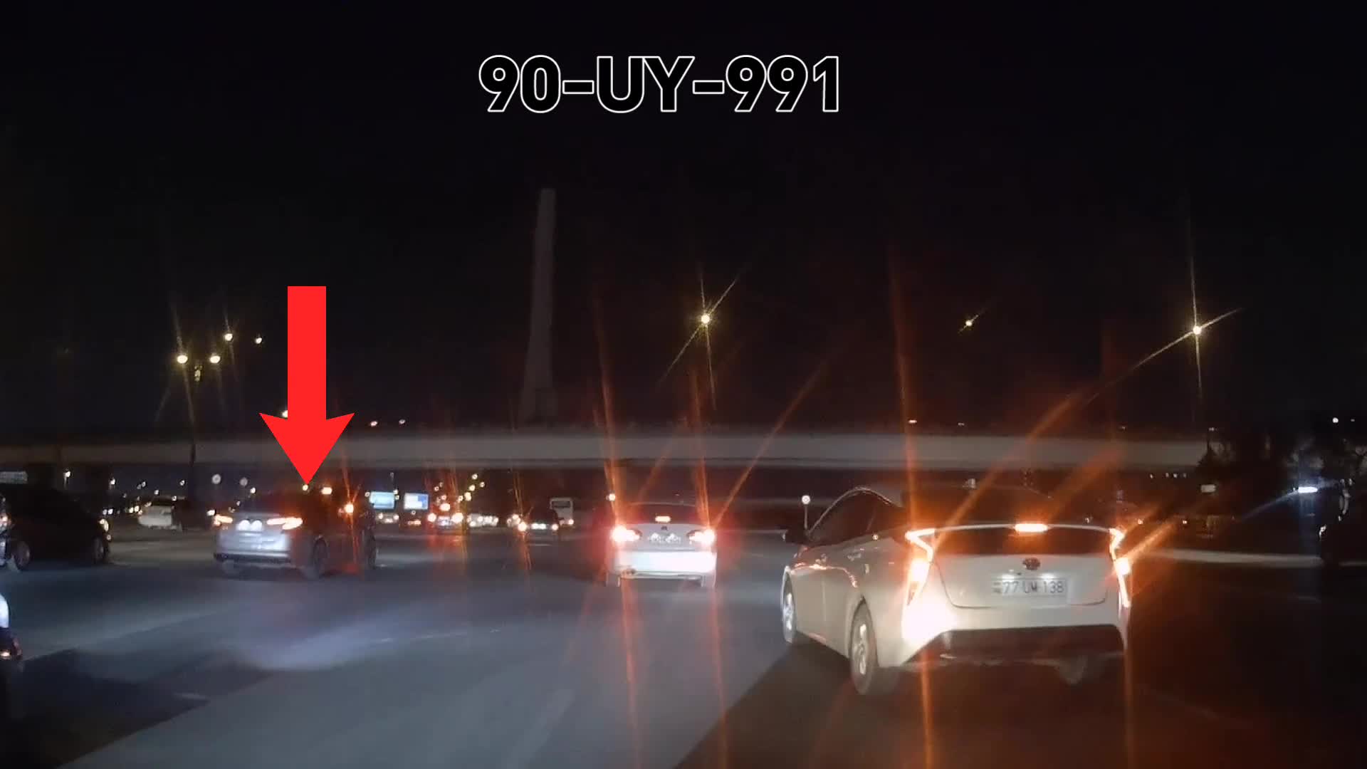Zolağı son anda dəyişən sürücü aləmi bir-birinə qatdı
