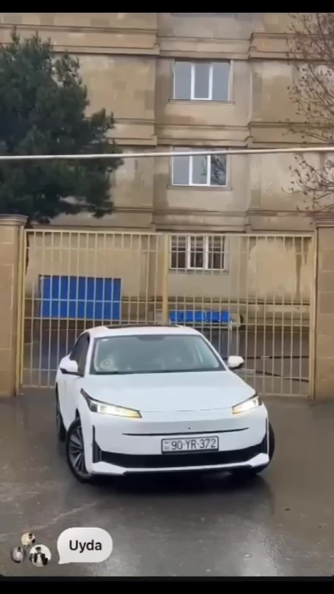 Atasının maşını ilə 