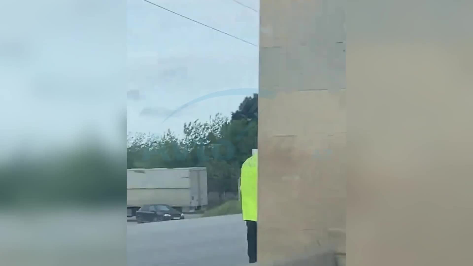 Polis keçidin yaxınlığında qayda pozan piyadanı cərimələdi