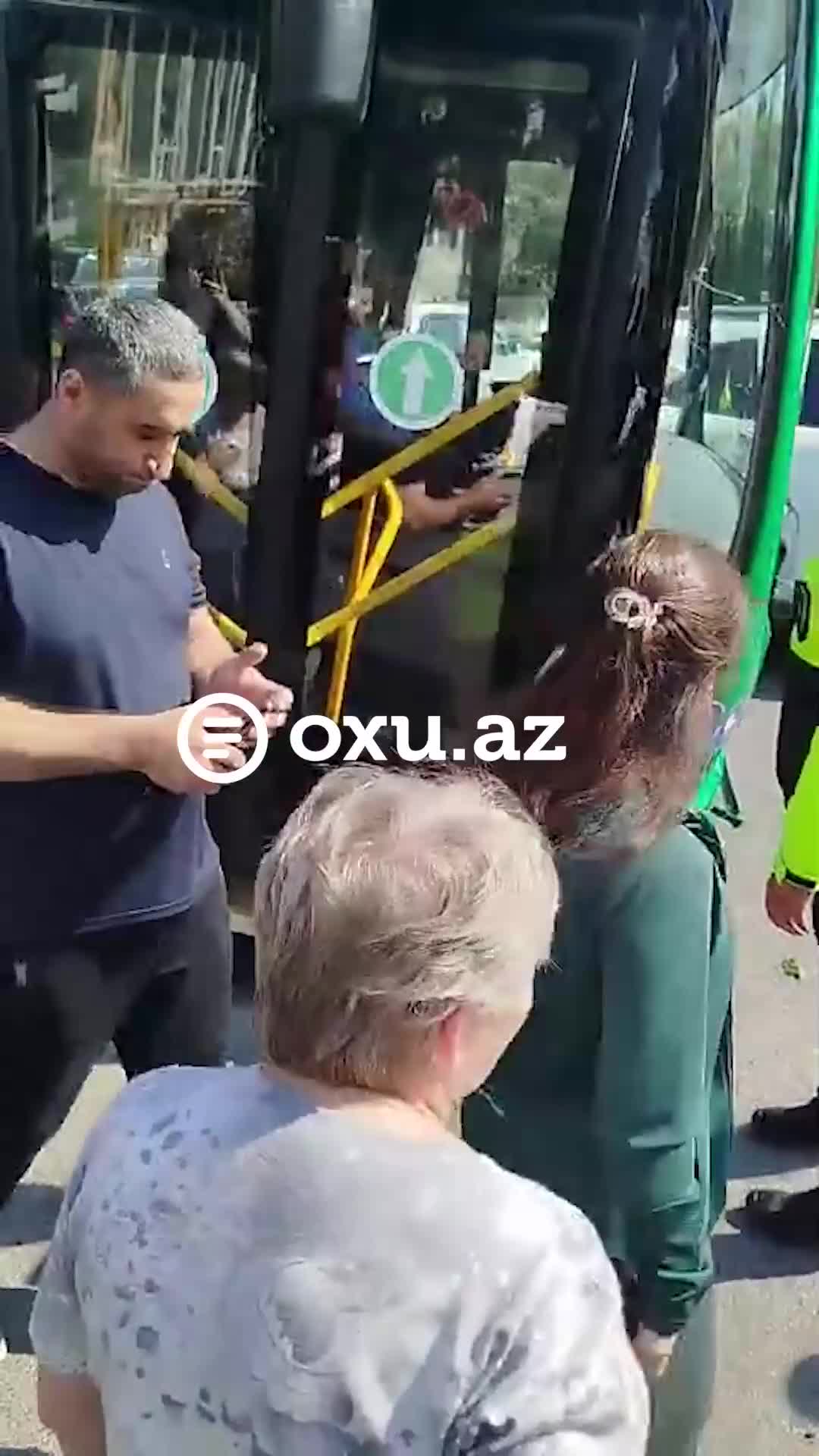 Bakıda sərnişin avtobusu QƏZAYA DÜŞÜB