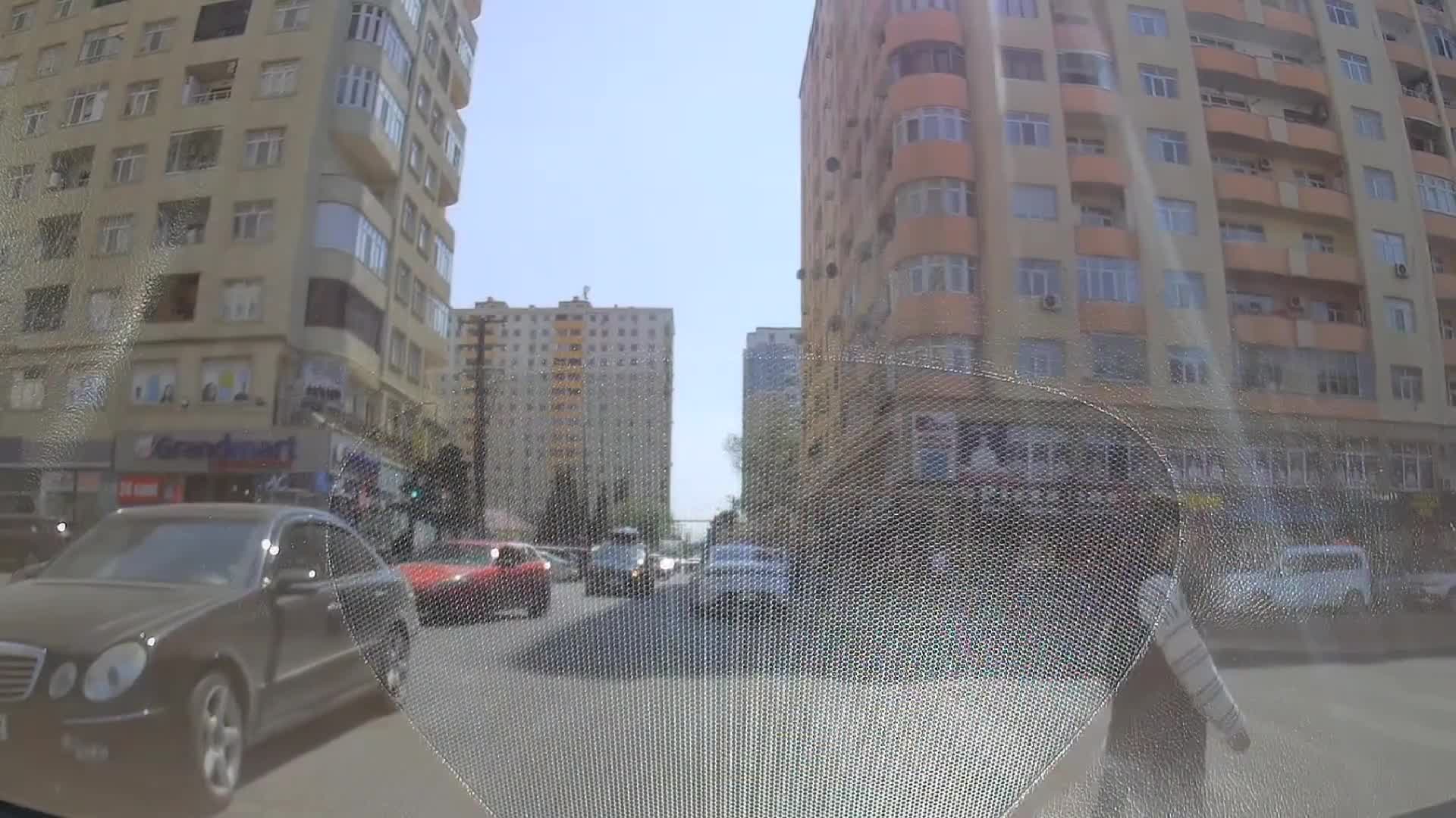 Yolayrıcının keçilməsi qaydasını bilməyən sürücü 