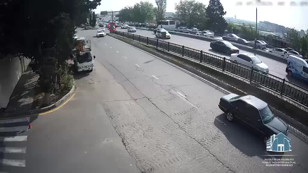 Polis diqqətsiz sürücülərin törətdiyi qəza görüntülərini paylaşdı