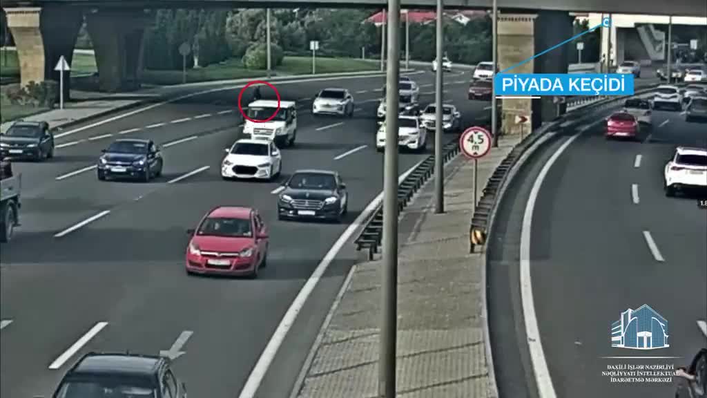 çoxzolaqlı yolu keçməyə çalışan piyada hadisə yerində öldü