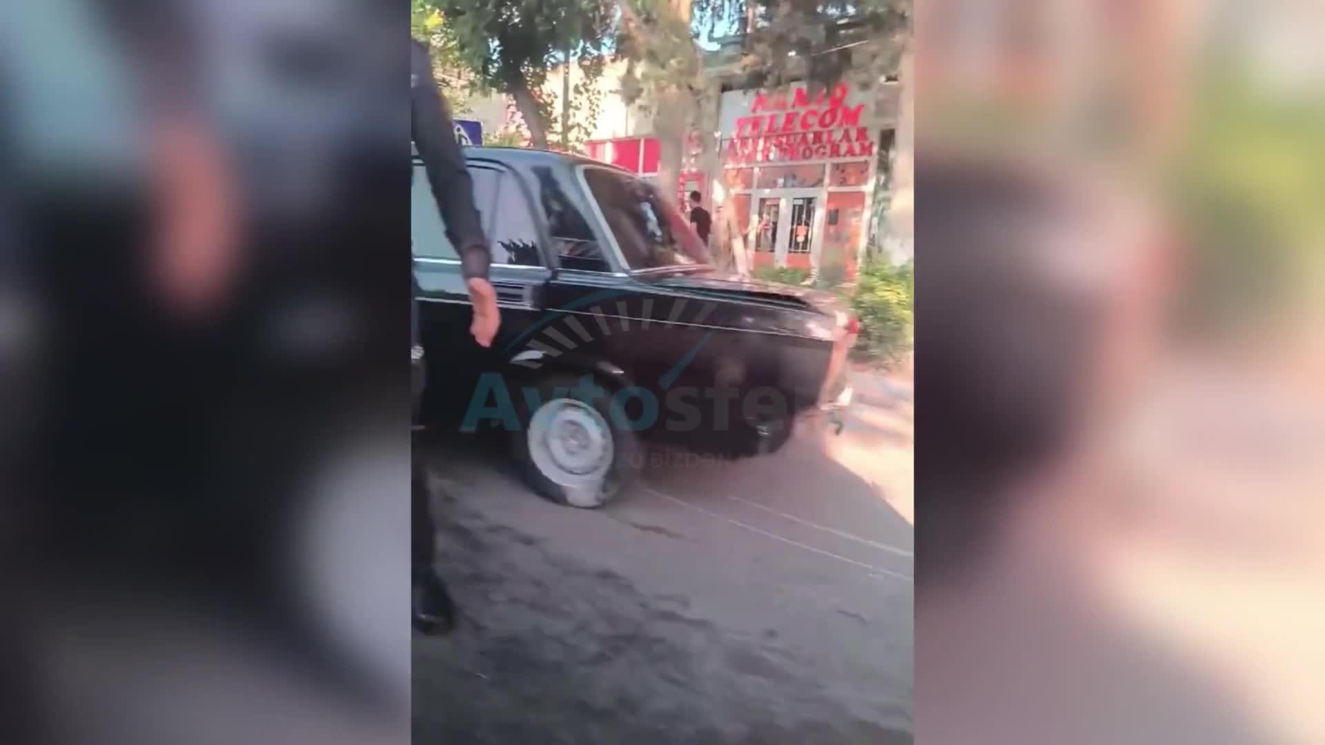 Kürdəmirdə idarəetmədən çıxan “VAZ” ağaca çırpıldı